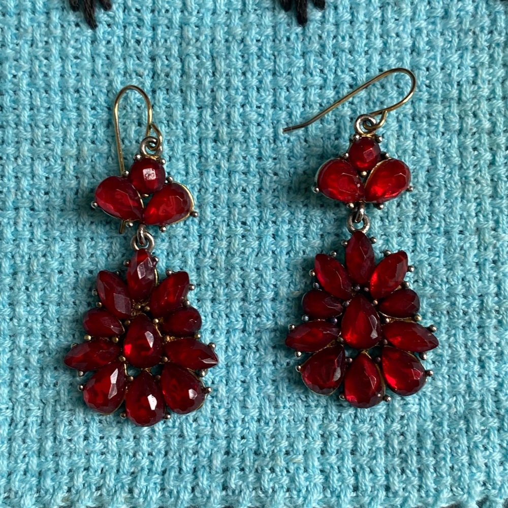 Elegant Red Crystal Drop Earrings - Picture 3 of 8